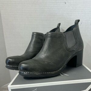 Dansko Harlene distressed charcoal ankle bootie grey women’s (36) 6